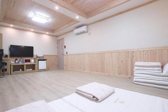 Yeosu Mj Motel Eksteriør bilde