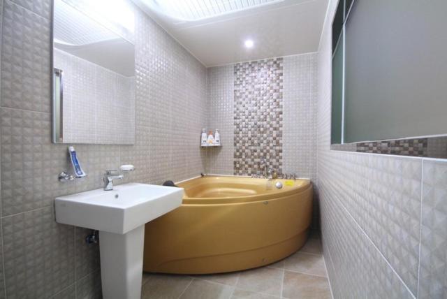 Yeosu Mj Motel Eksteriør bilde