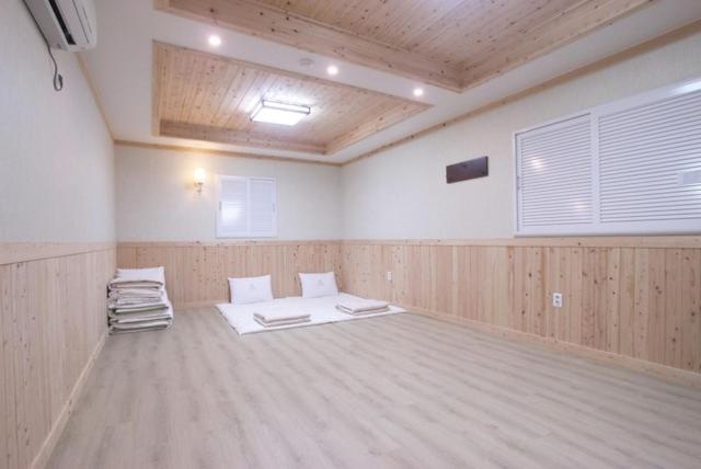 Yeosu Mj Motel Eksteriør bilde